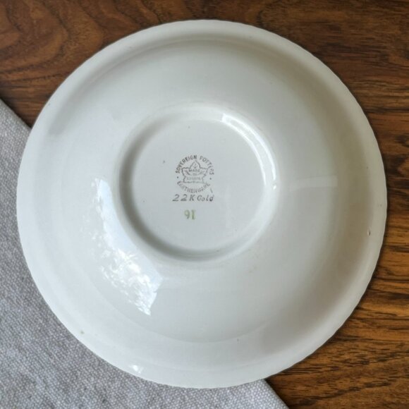 Sovereign Potters Canada Serving Bowl 22K Gold Burgundy Rim Rose - Picture 9 of 11